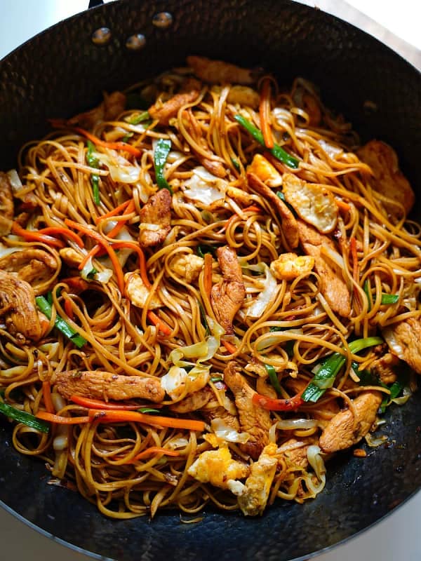 egg chiken chow mixed Special Egg Chicken Chow Mein (Full)
